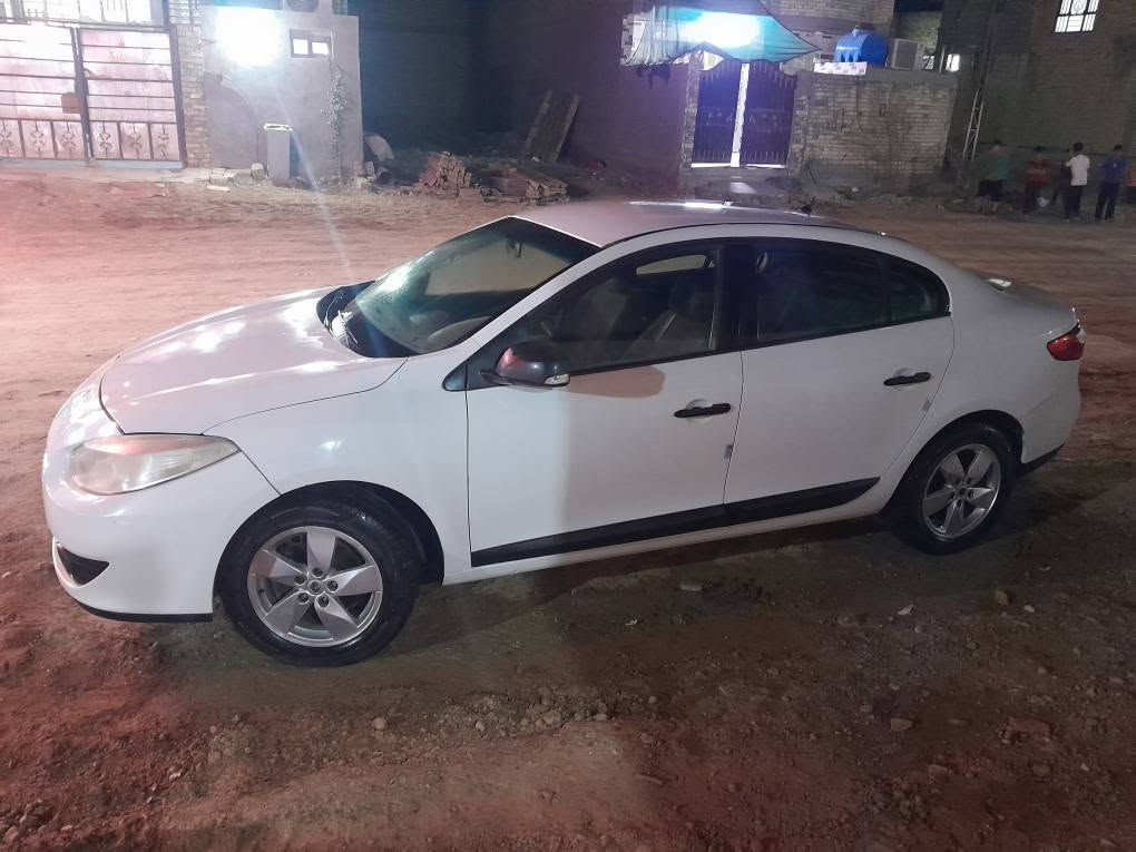 رينو فلونس مديل 2012 رقم بغداد انكليزي باسمي سعر 64 ورقة وبيها مجال سيارة بلاديه على وضع الشركة ماشية 80 الف  وتبريد بيه ليك   مكان بغداد  *********** بغداد, العراق
