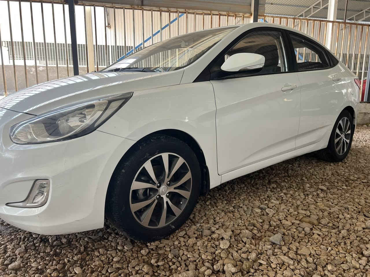 سلام عليكم
للبيع او مراوس 
أكسنت 2014 خليجي 
محرك 1.6 دوش 
السيارة خير من الله مكفوله  
ماعده صبغات بل جاملغ  الخلفي  بارد بل باب الخلفي شبر ماشية 190 الف المواصفات فتحة سقف تحكم ستيرن 
((رقم اربيل تحويل ثاني يوم سنويه جديده  )) السيارة جاهزة 
مكينه وكير مكفولات مكينه مامفتوحة شرط 
مكانه:- الحله  
السعر:- 115 بيه مجال
الرقم:- ***********
