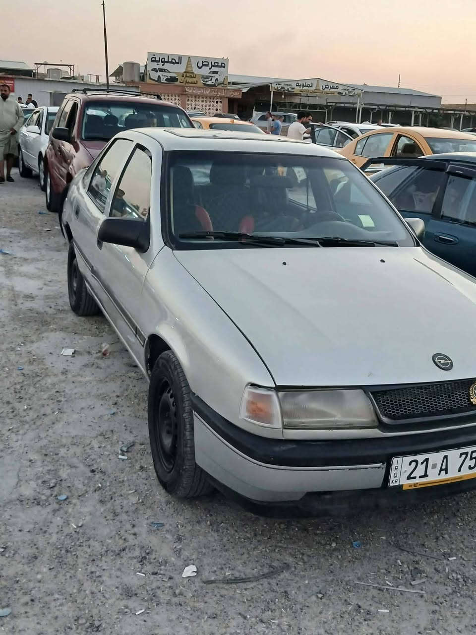 اوبل فيكترا للبيع موديل 1992
محرك 18 اوتوماتيك 

سبغ عام جماليه فقط جاملغ خلفي ترف سايق بي ضربه
سياره احلي من صور 
محرک بیە خط بخار 
سنويه رقم جدید لحد 2031 
دفتر بنزین موجود
  تحويل أو وكاله بشرط 
عينوان كركوك سرجنار


**إذا كنت صاحب هذا الإعلان وتريد حذفه لأي سبب، رجاءا أرسل رسالة إلى الدعم الفني**