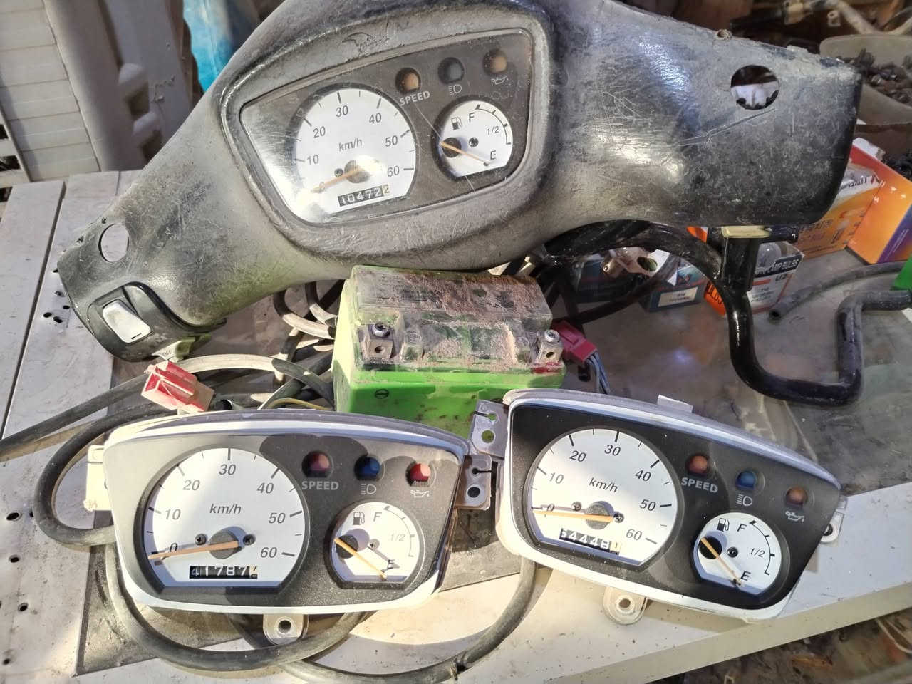 سلام عليكم غراض تفصيخ وجديد وتواير جديد وحاويه محل علاوي ابن محمد سماوه خشابه مقابل سفان شتريد موجود يمي ماكس دراجات موجود رقمي *********** واتساب شراي يجي للمحل ويدلل كلشي نصلح حته باسكلات
