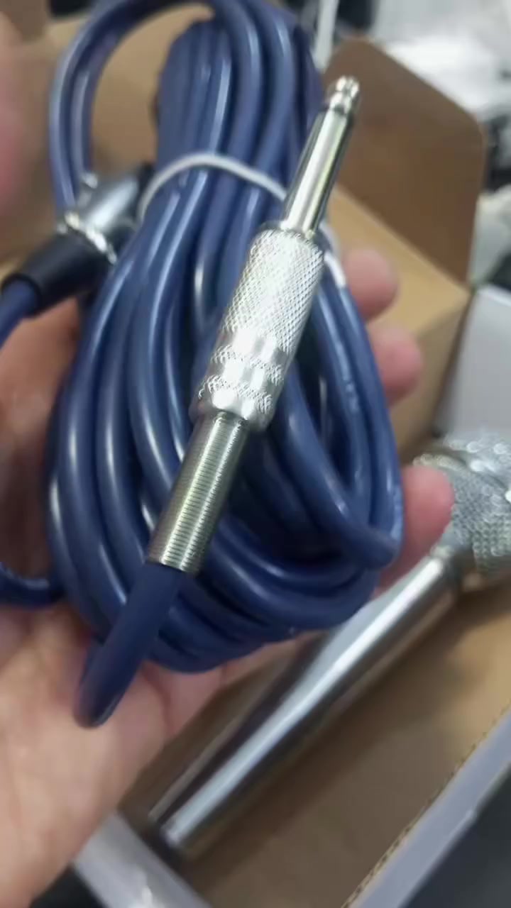 إخوان ثلاث قطع مايكرفون سلكي 
بهذا الجمال 
ثلاث قطع 
انطيني حقهن وبالعافيه


**إذا كنت صاحب هذا الإعلان وتريد حذفه لأي سبب، رجاءا أرسل رسالة إلى الدعم الفني**