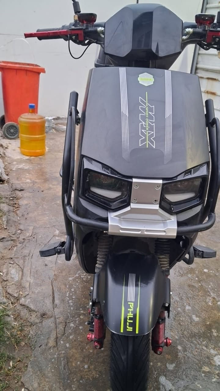 سلام عليكم دراجة سكنس شحن للبيع او المراوس بدراجه بانزين استخدام الدراجة ٣أشهر فقط دراجه خير من الله نضيفه كلشش سعر ٨٧٥وبيه مجال مكاني بغداد ***********
