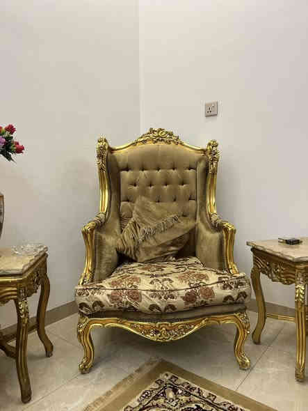 السلام عليكم تخم 10 مقاعد للبيع مصري اصلي ويا 3 طبلات ثنين صغار ووحده جبيره تصير بل نص السعر:900 وبي مجال قليل مكاني بغداد للأستفسار ***********
