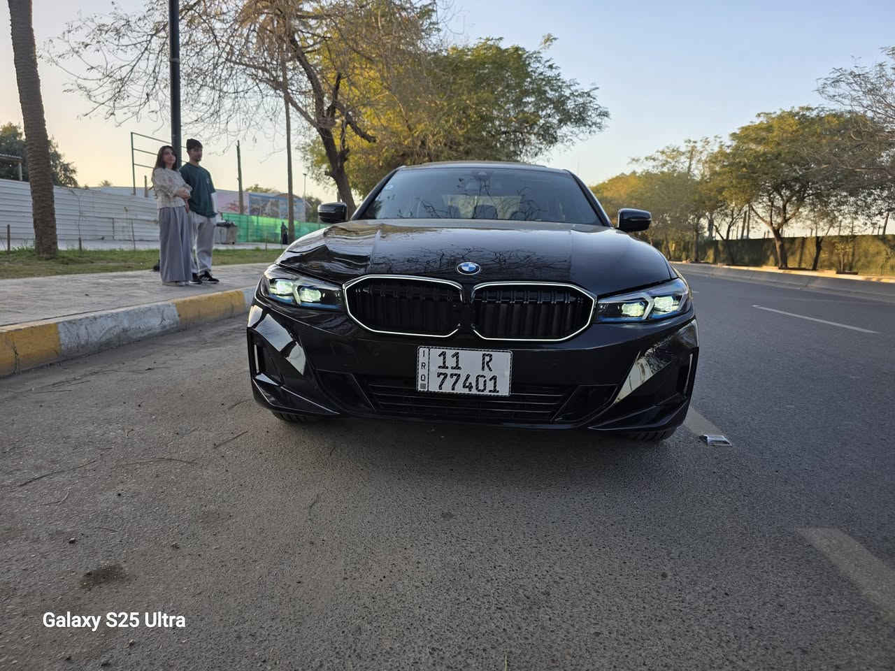 السلام عليكم
للبيع BMW 330e موديل 2024

فول أعلى فئة بالمواصفات
محرك 2.0 توين باور تيربو  292 حصان والعزم 420 نيوتن

السياره تعمل بنظام (البنزين + هايبرد + كهرباء) اقتصادية جداً
مع امكانية شحن السيارة بالكهرباء تقطع مسافه من 30 الى 45 كيلو 

ماشية9 الاف فقط ميل  ا
 
4.فتحة سلايد روف
5.داتا شو Head Up Display (يعرض بالجامه الامامية)
6.نظام صوت فاخر Harman/Kardon Logic 7
7.شاشة كبيرة متصله خاصه بموديل 23 و24
8.فتح الصندوك بالقدم 
9.لايت ليزر اصلي داينمك
10.كشنات جلد لون جملي Camel + الكشنات كهرباء وخزن ميموري 
11.تدفئه بالمقود والكشنات
12.تصعيد وفتح الزجاج بالبصمه
13.حساسات امامي خلفي جانبي
14.اضاءة محيطية متغيرة الالوان
16.نظام تعتيم بالمري Auto Dim
17.شفتات بالمقود
18.شاحن تلفون وايرلس
19.نظام الترحيب عن الاقتراب من السيارة
20.ابل كار بلي وايرليس
21.رادار امامي
22.رادار النقطة العمياء
23.رادار الخروج عن المسار

ضررها جاملغ  الامامي وبنيد امامي  وتم  تبديلهم  نفس  اللون
جميع الايرباكات  تبديلهم اصلي

السعر 280 ورقه  وفيها مجال  للجاد. بل الشراء
مكان السيارة بغداد
***********
