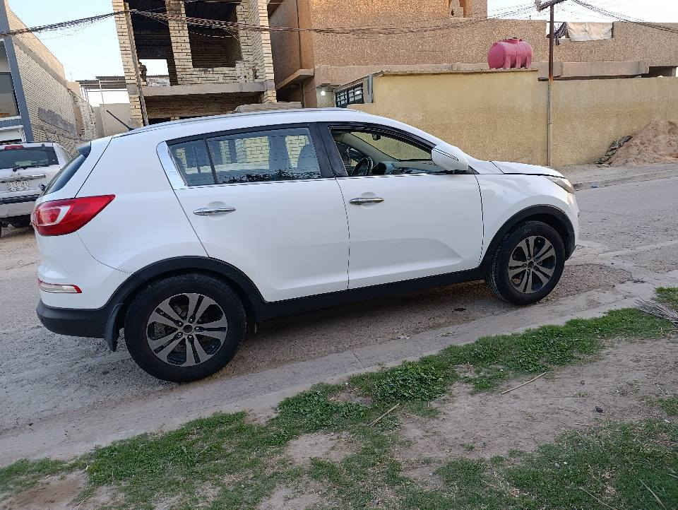 السعر 117 وبيها مجال 
سبورتج 2011 خليجي
فول مواصفات عدا البصمه
حساسات خلفية وكامرة
بانوراما قطعتين اشاير بالمري 
ومري شفط محرك 4  سلندر 2000 دوش المحرك والكير ما مفتوح
السونار مرفق بالمنشور
شرط التحويل 
سنوية ساقطة
عنوان / بغداد 
*********** بغداد, العراق
