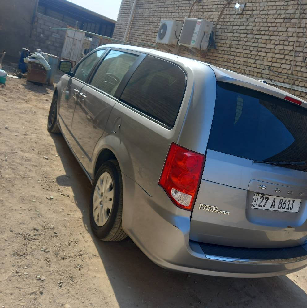 دوج كرفان كراند موديل ١٨  بأسمي مداور ثاني يوم مكينه ٣٦٠٠ ،٧راكب كشن بلع كامره دواره تحكم ستيرن جهتين  نظام قياده جام كهربائي أبواب ميكانكيه شاشه قلاب وهواي بعد بيه مواصفات رقم الشاصي موجود تأكد وراسلني رقمي *********** ناصرية, ذي قار
