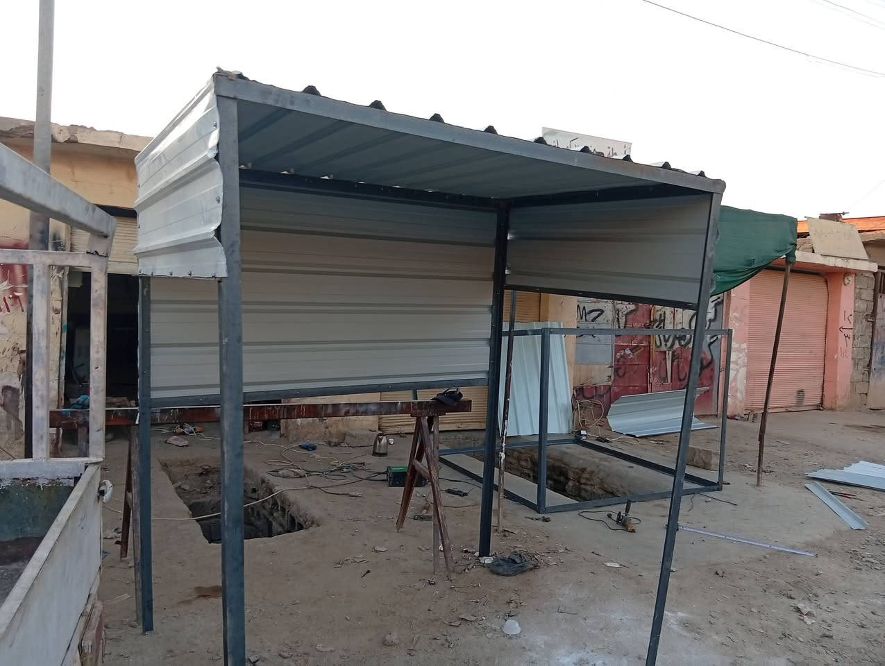 أنت فلاح وحاير وين تخلي الكهربائيات ما الموطور لگيتلك الحل كابينة تخلي بيها كل الكهربائيات وترتاح وترهم كشك كلشي ترهم .
#حدادة #علي #العلي .
الحي الصناعي داخل الفرع الأول 
للتواصل *********** .
 اللهم أرزقنا قارورة مال فلوس  اللهم آمين
