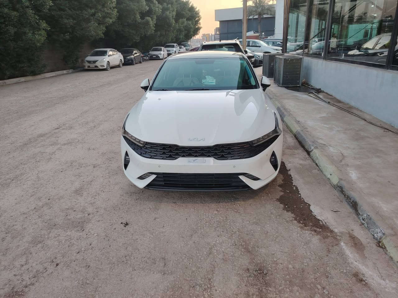 للبيع سياره K5 موديل 23 السياره ماشيه 32 الف فوول خليجي ماعدا الكشنات ليست جلد والباقي المواصفات المعروفه ضمان الشركه الدوليه للاستفسار الاتصال بالرقم ***********
