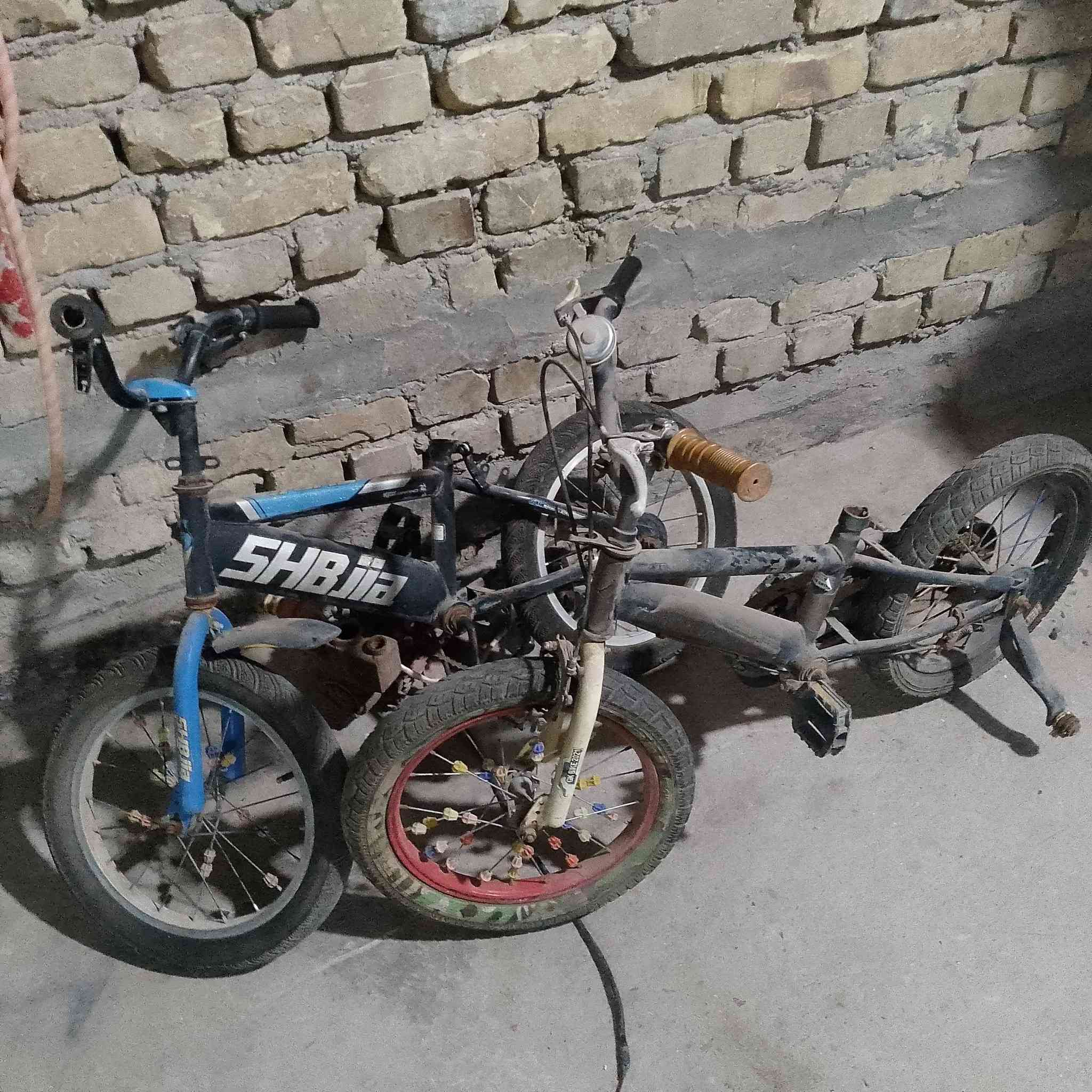 السلام عليكم شباب بايسكلات اطفال للبيع انضاف يرادلهن بس كشن تايرات نضاف كشي نضيف السعر 45 بيهن مجال مكان بغداد الشعله الرقم ***********
