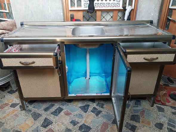 السلام عليكم
كاونتر مستعمل نضيف لايوجد اي ضرر يتكون من ثلاث قطع
السنك متر ونص
السطح متر ونص مع المعلق 
السعر 200
العنوان بغداد الشعب للاستفسار الاتصال عله الرقم
***********
