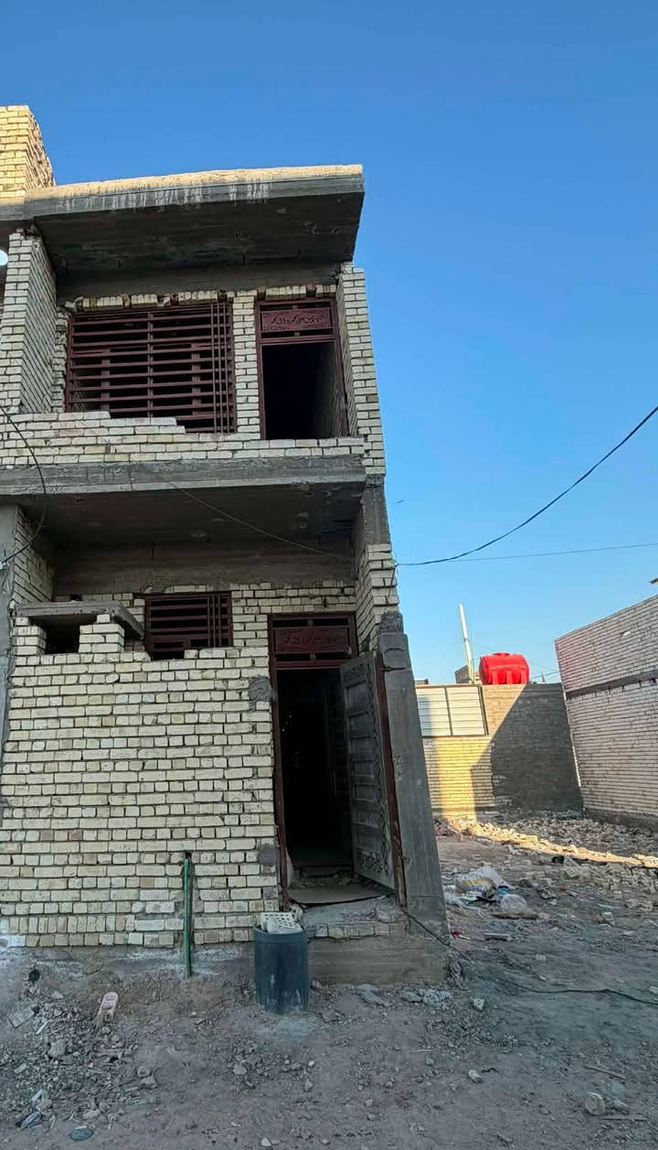 السلام عليكم هيكل ٥٠ متر طابقين يحتوي على ثلاث غرف بناء حديث
العنوان /الشعله الدوانم شارع الخباطه قرب مدرسة مشكور
للاستفسار /***********
