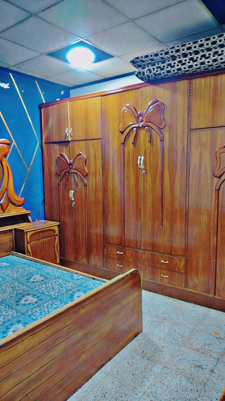 السلاام عليكم غرفة اخشاب نظيفه خشب صاج للبيع او معارض معه غرفه تركي او خشب   سعرها  500 
الرقم ***********
 ***********

