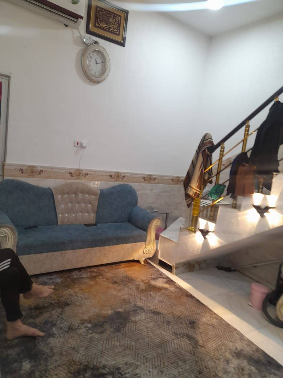 للبيع

بيت ١٠٠م امامي طابق ونص.

بناء حديث كونكريت مسلح

سعر ١٧٥ بيه مجال قليل.

يقع في صالحيه  قرب سيد جابر

داخل فرع عرض ٨م

يحتوي طابق الأول على غرفه وصاله ومطبخ وصحيات داخليه وخارجيه واستقبال

طابق ثاني غرفه وصاله

موبايل للاستفسار ***********
