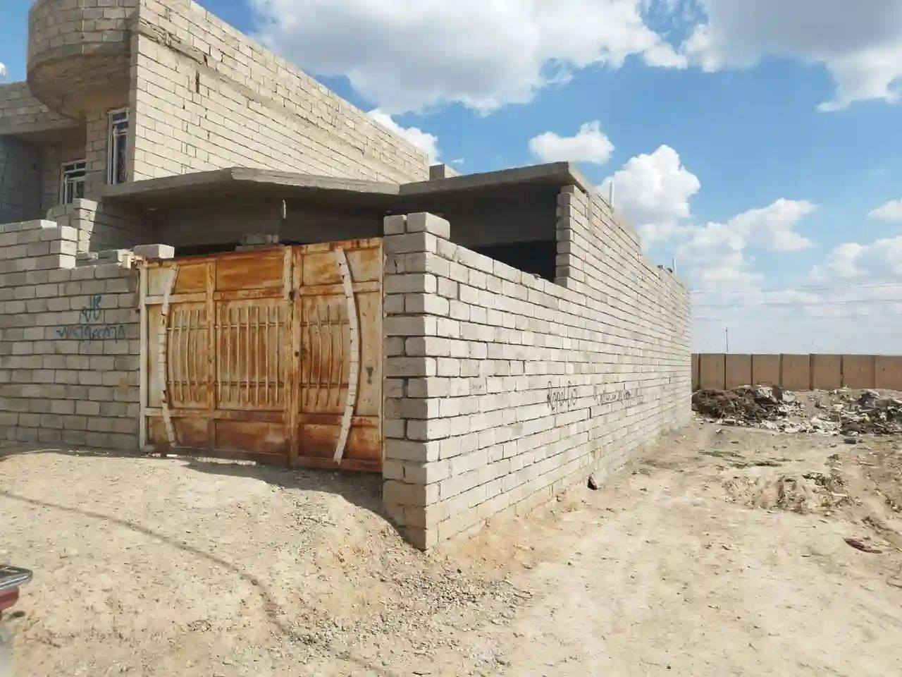 هيكل 150متر مثنى خلف الشهداء 
غرفتين نوم صاله استقبال شغل درجه اولى
للبيع او مراوس بيت كامل ولفرق امده
***********
