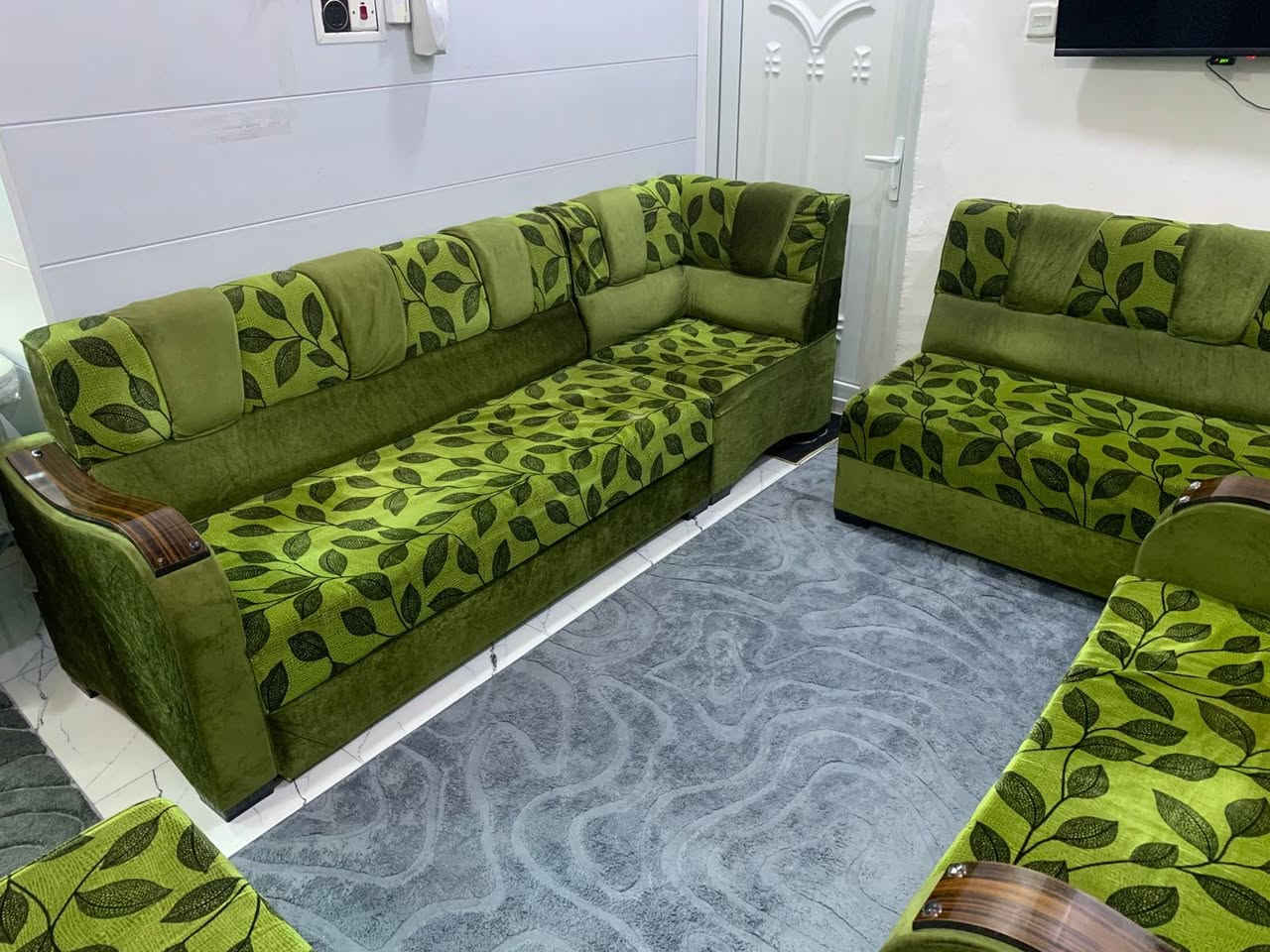 السلام عليكم للبيع قنفات ديوان عدد 5 متكون من قنفات كبار عدد3 وزوايه عدد2 السعر 200 وبي مجال بسيط (العنوان البصره ابو الخصيب حمدان ) رقم الهاتف ***********
