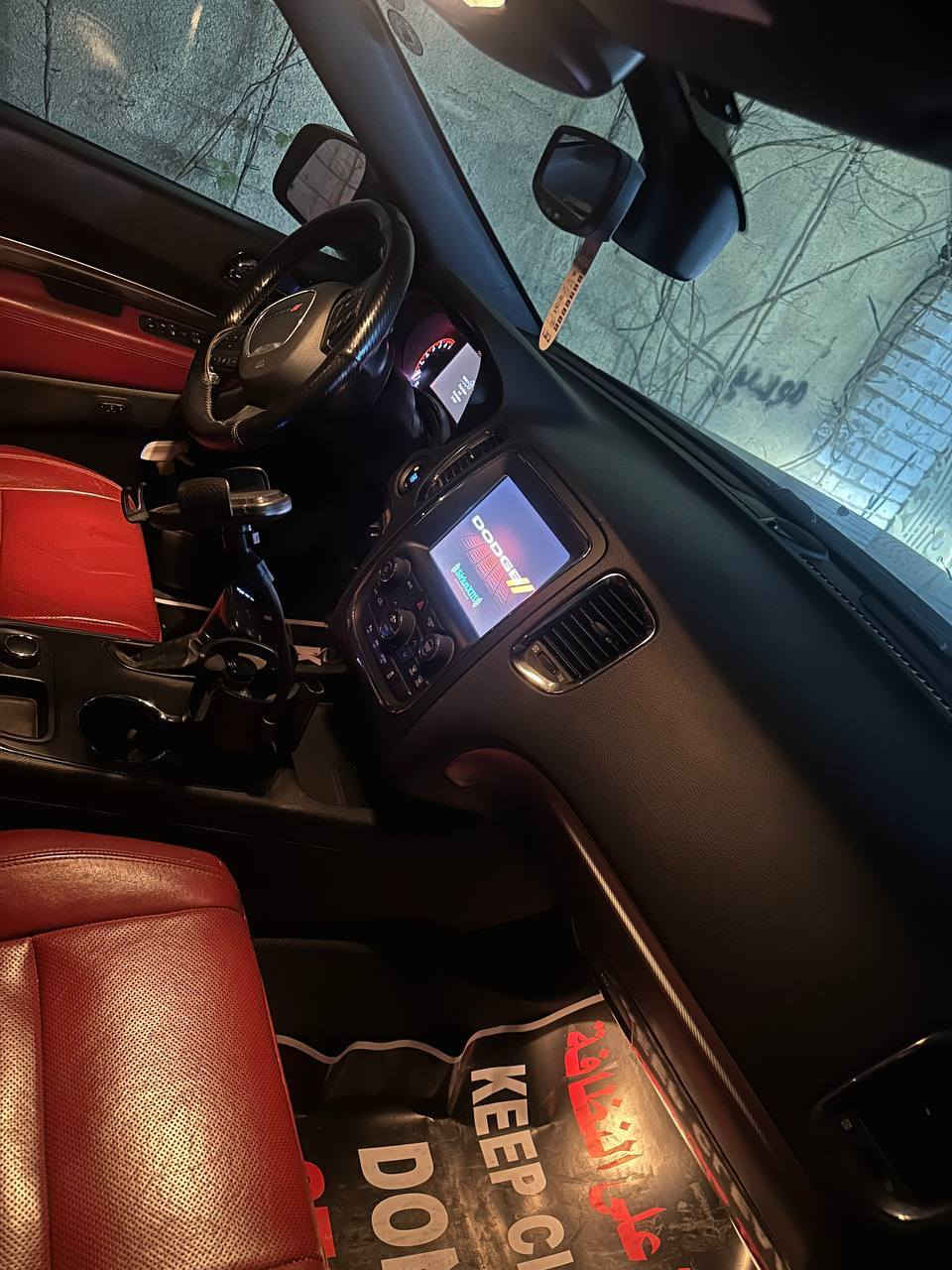 السلام عليكم من رخصة الادمن المحترم دوج دورنگو 2020 للبيع او مراوس حسب الرغبة 
لون/ابيض 
فئة R/TMax 
V8 5.7 
فتحة/سقف 
داخل جلد احمر 
7راكب 
كلين تايتل. كفاله عامه 
رقم/دهوك 
بصمة تشغيل 
كشنات اماميه تدفئه+تبريد 
جنطه كهرباء شفط.
كشنات خلفيه فقط تدفئه 
معروفه مواصفات الR/T 
السعر. اتصل بيك خير وتدلل 
*********** 
مع الشكر 🌹
