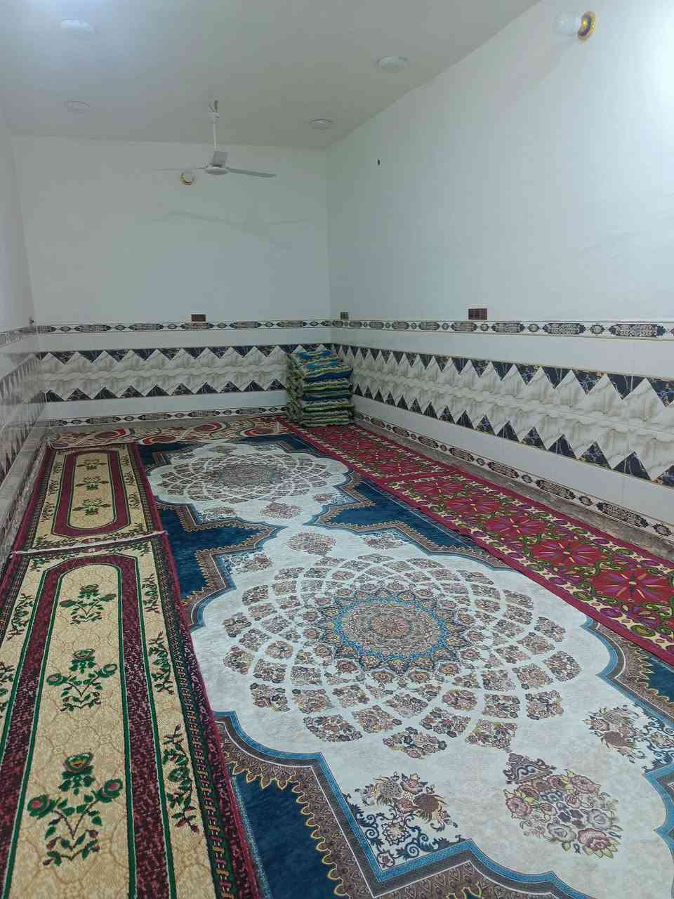 بيت البيع المساحه 240
قرب رساله ماء خط ثاني يحتوئ البيت عله ثلاث غرف
وصاله وستقبال ومطبخ الرقم ***********
