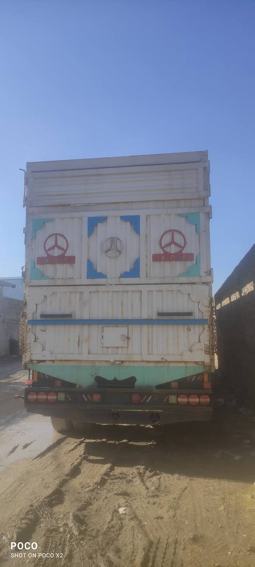 سلام عليكم مقطوره غناميه لبيع طوله12م وطبقين مع مدرجات دناكير3 كبار تركيا مفتوحه طخم  بنزات  طخم جوبلس دبدوب دنكير الثالث ويرفع شرط الهواء وايرمنيه مقطوره كامله كلها شرط ***********
***********مكان موصل
