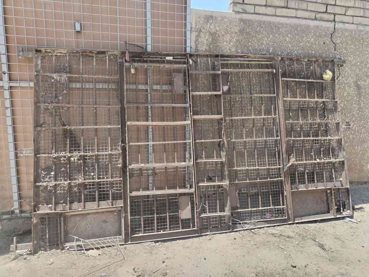 السلام عليكم واجهه مال برج بابين حديد الاستفسار رقم*********** بغداد تقاطع درويش شارع حي التراث شارع المضخه الثانية 
السعر 150 وبي مجال ☝🏿
