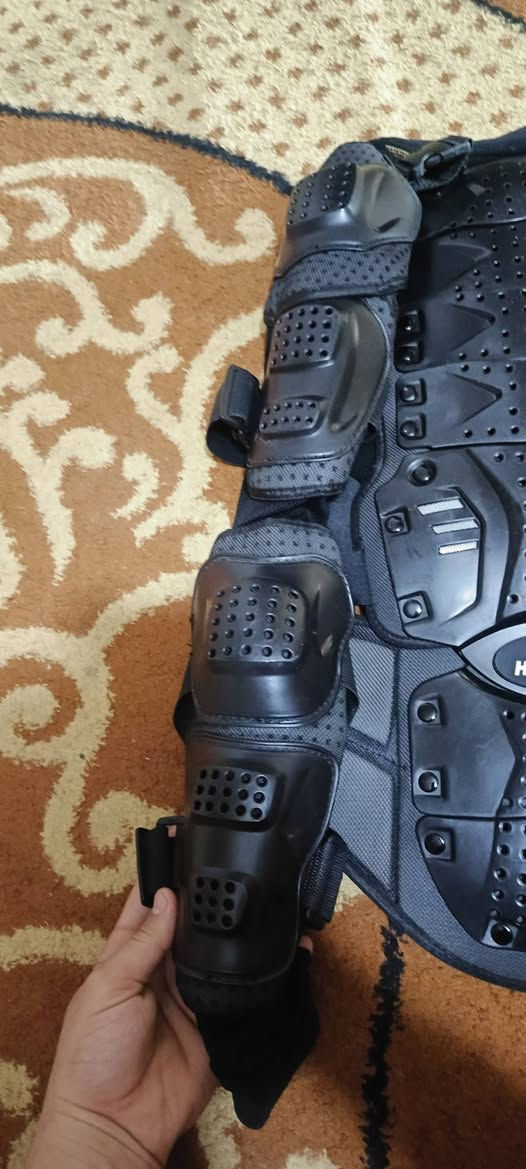 سلام عليكم بدلة ودرع امزون جديد 🟢 للبيع السعر 50الف ثنينهم وبيهم مجال بسيط جدا ***********
