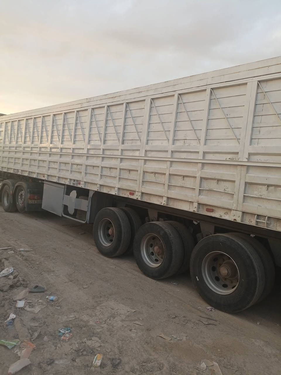 للبيع عربانه حداديه شاصي 16دناكير 16مربع الماني 4دناكير  الطول 12ونص ارتفاع 190 فصخ وربط العربانه  التفاصيل أكثر خاص واتساب *********** ***********
