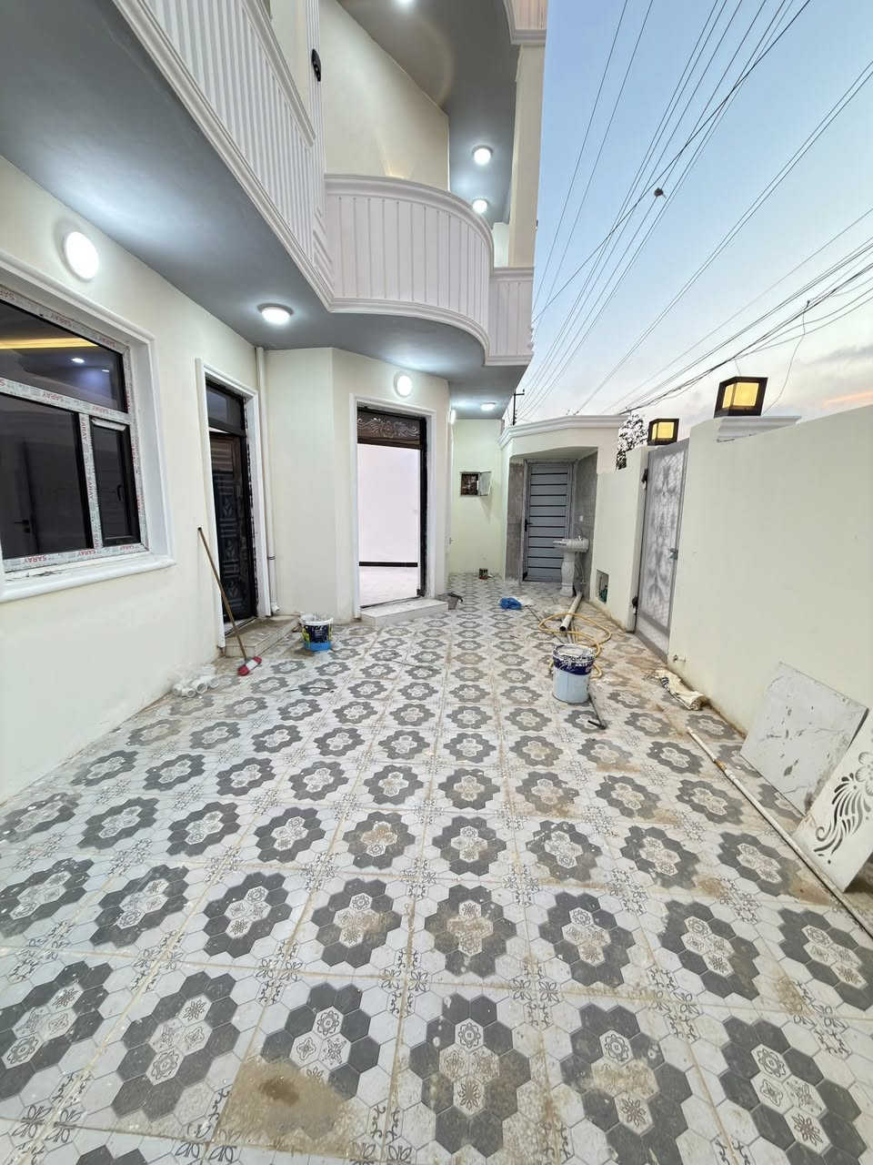 دار 🏠 للبيع في تكريت الديوم منطقة ال14
من ارقة مناطق الديوم 

المساحة 150 متر ركن واجهة 10 نزال 15

الدار زيرو شغل فول الفول

الدار بموقع مميز قريب من المدارس والسوق ومقابيل شارع 60م

الدار ركن على شارع 20م وعلى شارع 15م

يتكون الدار من 

ثلاث غرف نوم 🛌 

واستقبال ومطبخ نضام حار بار وكراج يسع سيارة

ومجاميع صحية ومناور

الدار سحب مغربي ابواب داخلية تركي

شبابيك المنيوم ابواب خارجية قاصة

الدار بأسمي وتحويل مباشر

للاستفسار الاتصال

***********

***********
