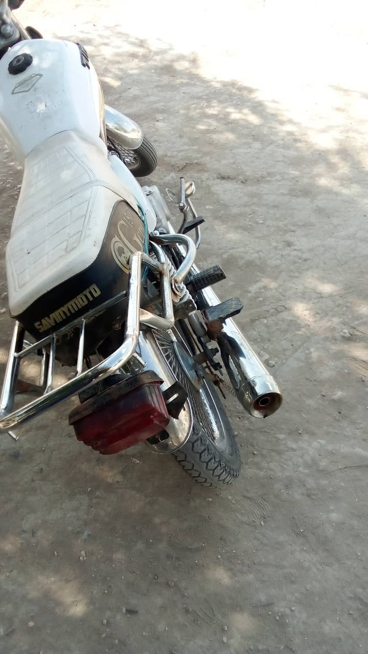 سلام عليكم دراجه للبيع
محركه مكفول من كلشي لا تبخير ما مفتوح 
محاويل ناحيه الامام سعر 280وبي مجال لطيبين تواصل ***********
