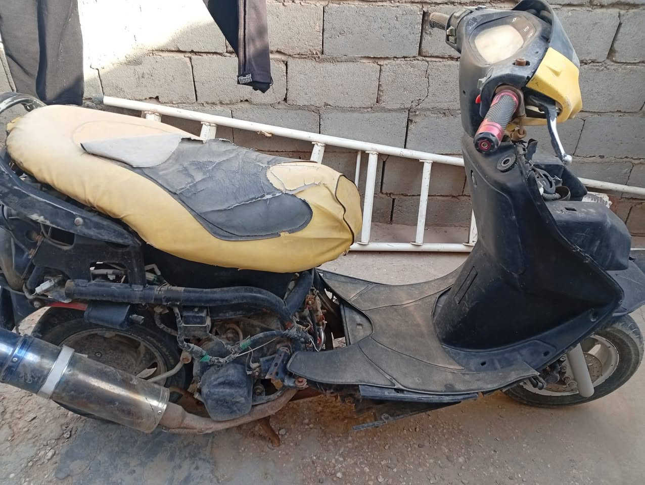 فراشه للبيع سعر 200وبيه مجال حك الجيه دراجه متروكه متشتغل ***********
