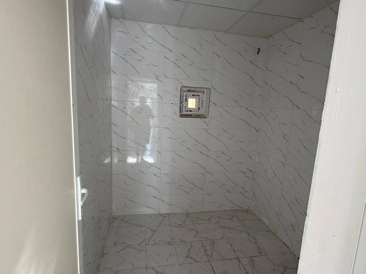 دار للبيع 130م
طابو صرف شرط التحويل
حي رمضان قرب جامع حجية كافية
كاشي وسقف ثانوي
يحتوي على
غرفتين نوم واحد فوك
أستقبال وهول
مطبخ
والصحيات
بيت مرتب وحلوو
للأستفسار .
***********
السعر 60 بي مجال
