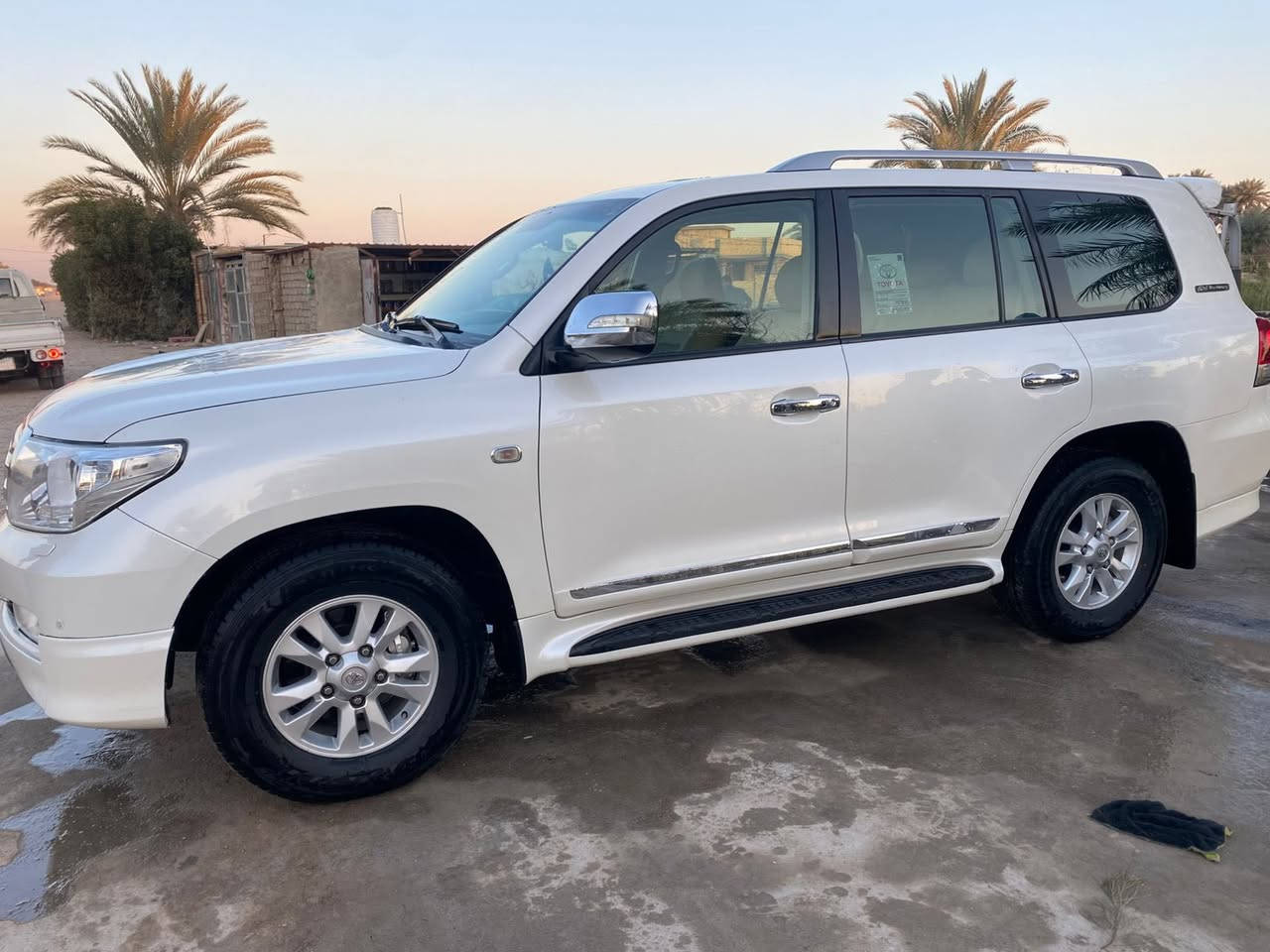 السلام عليكم لاندكروز 2011 ستينيه اصل V6  كشنات بقلاوه رقم بغداد الجديد هزه وفحص وسنويه كله جديد مكينه وكير وحداديه كله مكفول مامفتوحات بشرط الفحص تخم تاير جديد السياره مكفوله كفاله عامه ماشية ١١٥  
الموصفات
كشنات بقلاوه جلد +ثلاث حركات 
شاشه 
كامره 
فتحه سقف 
بصمه +بصمه ابواب 
يدات نيكل 
مري كهرباء +اشاير بل مري 
حساسات امامي خلفي 
تحكمات ستيرن جهتين 
بعد بيه هواي موصفات معروفه مواصفات الستينيه فول 
***********
سعره ٣٠٨
