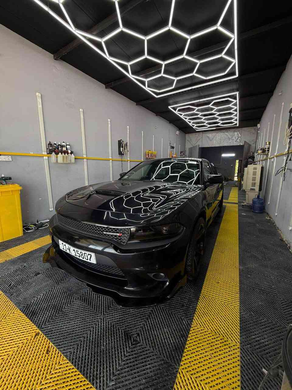 دودج جارجر   GT PLUS – SUPER TRACK BACK
نسخة نادرة جدًا (سوبر تراك باك)
نادر تلكه  جارجر 6 سلندر بهيج مواصفات قوية

الموديل: 2019
العداد: 58 ألف مايل
اللون: أسود (Black Edition)
المحرك: V6 سعة 3.6L
المكان: البصرة
السيارة باسمي + رقم ألماني جديد

ملاحظة: حادث خلفي بسيط (طخة باب خلف السائق مبدل بلادي نفس اللون)

⸻

 المواصفات المميزة:
 • بريك Brembo
 • رادار + أكسل 3.8
 • نظام صوت Alpine أصلي قوي
 • فتحة سقف
 • الدشبول تطريز جلد فاخر (مو عادي)
 • شاشة كبيرة مع GPS + Apple CarPlay + Android Auto
 • شاشة مع أوپشنات SRT
 • ويل قياس 20 إنج
 • مقاعد جلد رياضية (حضن كانتارا + جلد)
 • مقاعد أمامية كهربائية + ميموري حفظ 
 • تبريد وتدفئة للمقاعد الأمامية
      •تبريد  تدفئة للمقاعد الخلفية
 • تشغيل عن بعد
 • ستيرن كهربائي + تدفئة ستيرن
 • حساسات + كاميرا خلفية
 • مرايا متحسسة للضوء العالي
 • كير شفتر بالستيرن
 • دخول ذكي (بصمة)
 • بلوتوث + مثبت سرعة 
وباقي مواصفات الGT المعروفه 

⸻

 الإضافات:
 • عدسات ليزر عالية الجودة (تكلفتها 500$)
 • عازل حراري للزجاج الأمامي
    •      عازل حراري للجامات الخلفيه 
    •       سكوب جامه خلفيه وسكوب ابواب ومري باتمان 
وهواي مصروف عليها السياره 

⸻

السعر: اتصال وبيك خير ودلل
الرقم: ***********
*********** البصرة, العراق
