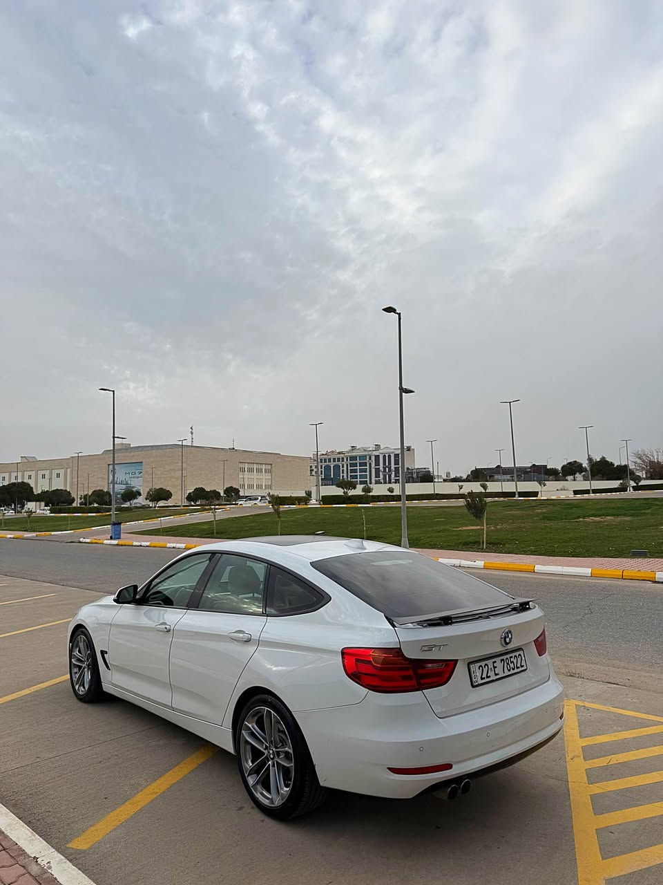 {BMW GT 330i 2014}
~~~~~~~~~~~~~~~~~145$~~~~~~~~~~~~~~~~
 (وارد خليجى وكالة شريكة عروش ضمان دولى كلين فقط بيها مكانات صغير pdr بدون صبغ )
مكينة : 2.0 ليتر بنزين 4سلندر توربو 
موديل : 2014
لون : ابيض 🤍
سعر : 145 ورقه 
                —————————————
مواصفات فول فول :
( بانوراما - حساسات - شاشة كبير و كاميرا - گيچ الكترونى - اوتو ستوب- صندوق كهربائي )
                 —————————————-
گير و مكينة و كهربائي كل شرط برغى مامفتوح 
تحويل  و غرامة مباشر 
سيارة الحمدالله جاهزة بدون نقص 
                 ——————————————
مكان سيارة / اربيل شارع ٦٠ 
رقم موبيل / ***********
                   ***********
سعر سيارة / ١٤٥٠٠$ دولار امريكى مجال كلش بصيط
‏~~~~~~~~~~~~~~~~~🇩🇪~~~~~~~~~~~~~~~~~ أربيل, العراق
