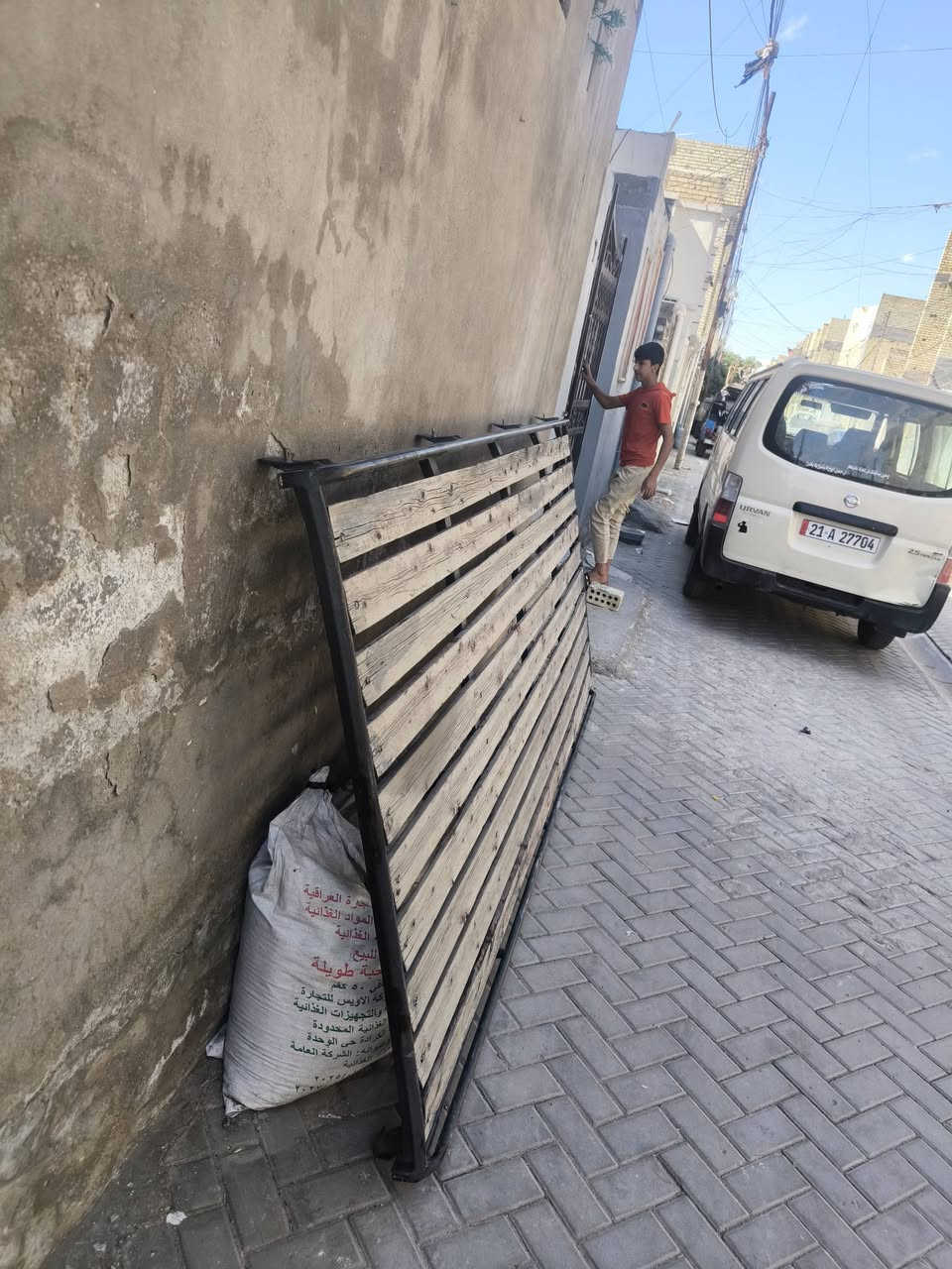 السلام عليكم سيبايه نيسان ناصيه نضيفه كلش السعر ٧٥رقم الهاتف ***********
