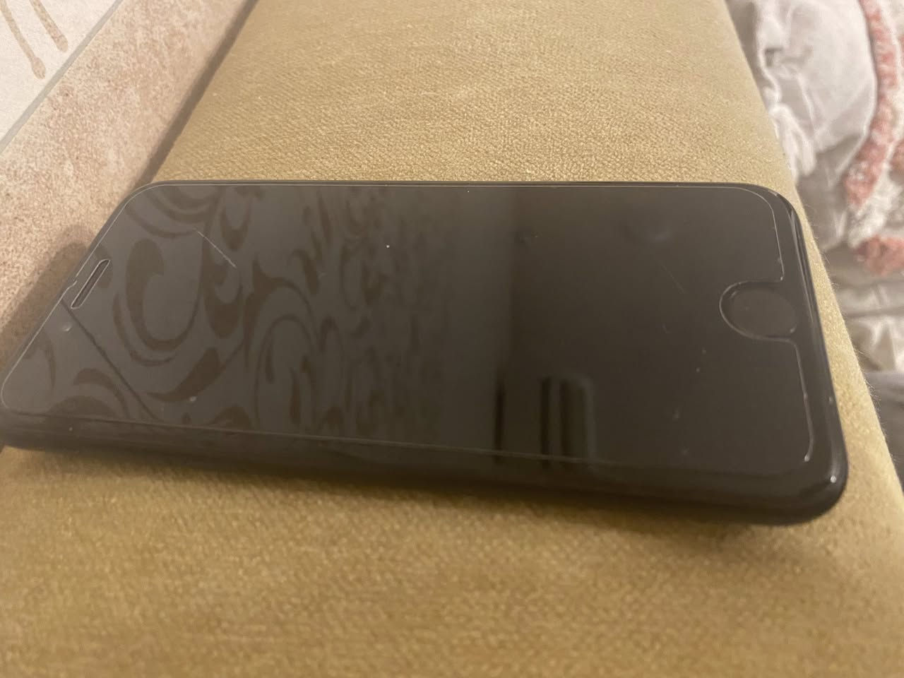 آيفون se مكفول ذاكره 64البطاريه 85 السعر 110المكان بغداد البلديات هاتف ***********
