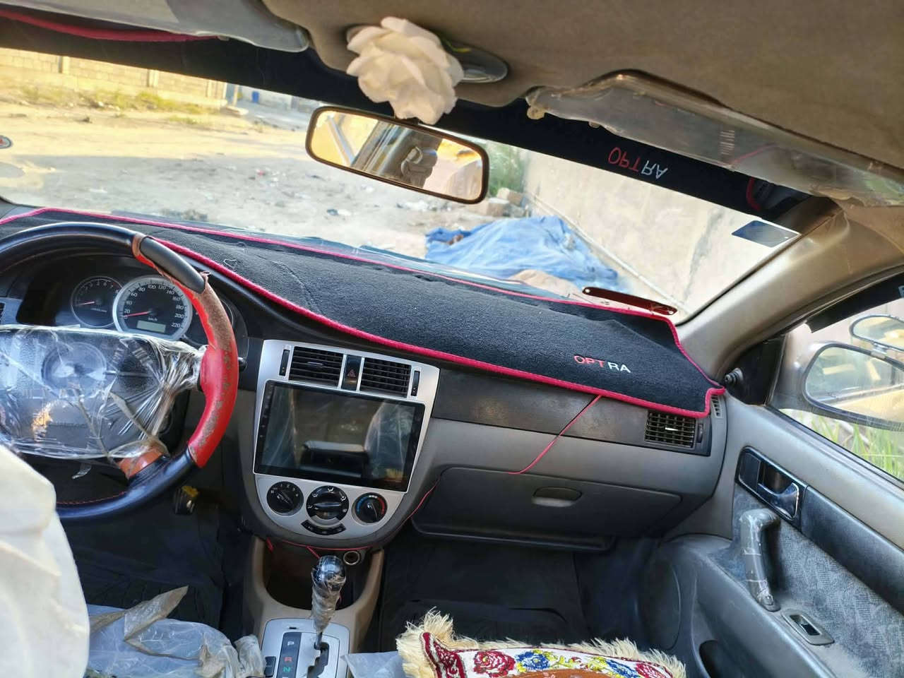 للبيع اوبترا 
موديل 2004 
كير اوتو 
محرك مكفول 
شاشه تخم تاير 
تبريد ثلج 
صدر خلفي وامامي جديد 
مكلف بنشر  اتصل بصاحب الرقم 
العنوان قضاء الفلوجه 
*********** ابواحمد
