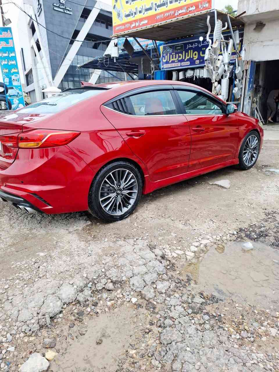 السلام عليكم انترا وارد امريكي موديل 2018 صوره الحادث بالمنشور سياره جي دي لاين فول واحد على واحد مواصفات محرك 2000  كامره حساسات مرايات شفط اشاير بالمرايا تبريد تدفئه كشنات جلد لا دارات تثبيت سرعه صبغ جاملغ و بنيد بدون تبديل فتحه فول واحد على واحد سياره بسمي مكاني بغداد رقم التلفون ***********
