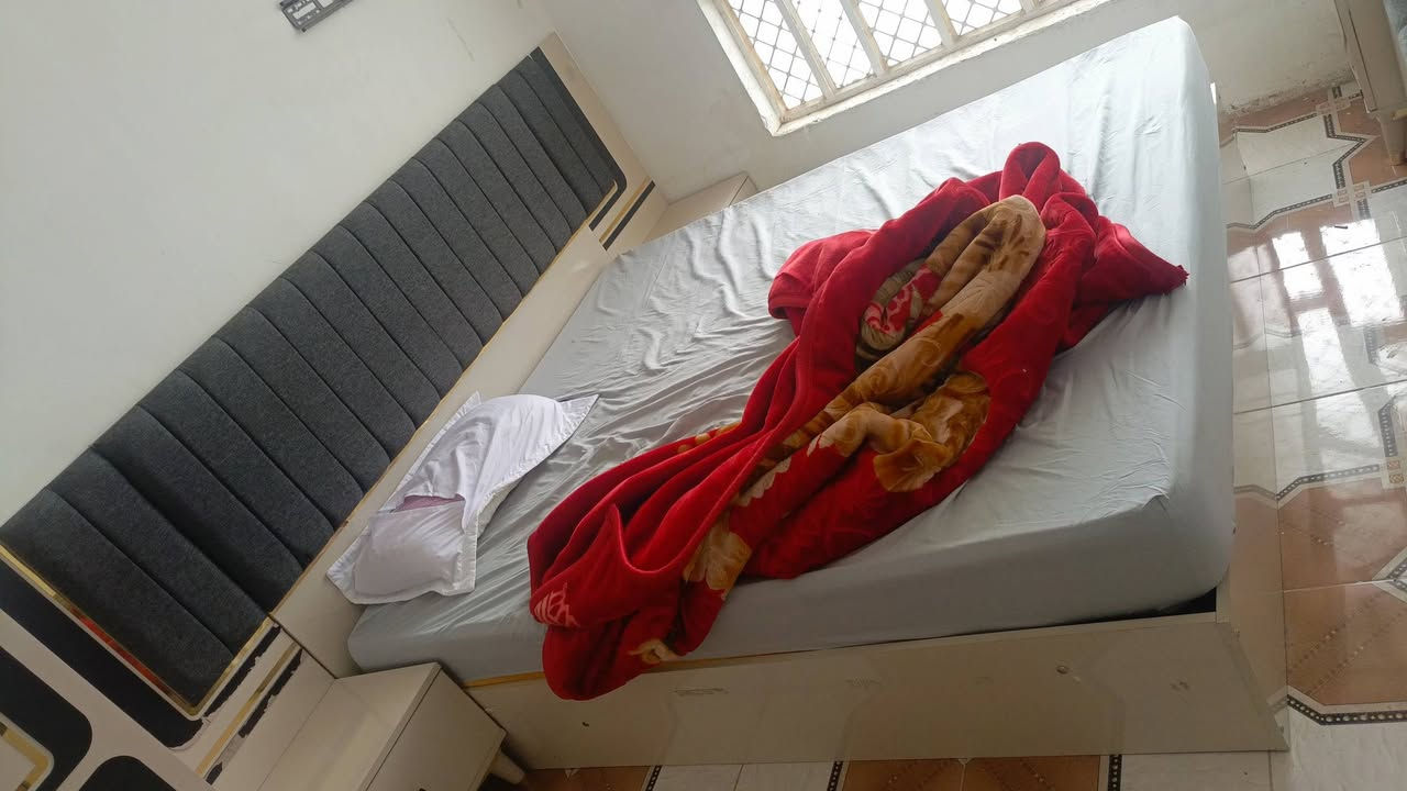 غرفه تركيا 10 قطع البيع قليل ستخدام  سعر 700 وبيه مجال تصال ***********
