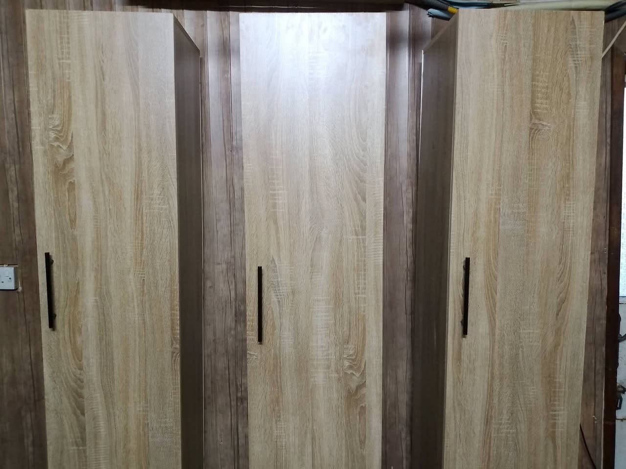 كناتير متعددة الاستخدام تستخدم للادوات والملابس مقاومة للرطوبة ويمكن استخدامها في المطبخ والصالة وغرف النوم 
خشب mdf 
الالوان والقياسات حسب الطلب ويكون مشدود وكامل .
للتواصل والاستفسار واتساب الصفحة


**إذا كنت صاحب هذا الإعلان وتريد حذفه لأي سبب، رجاءا أرسل رسالة إلى الدعم الفني**