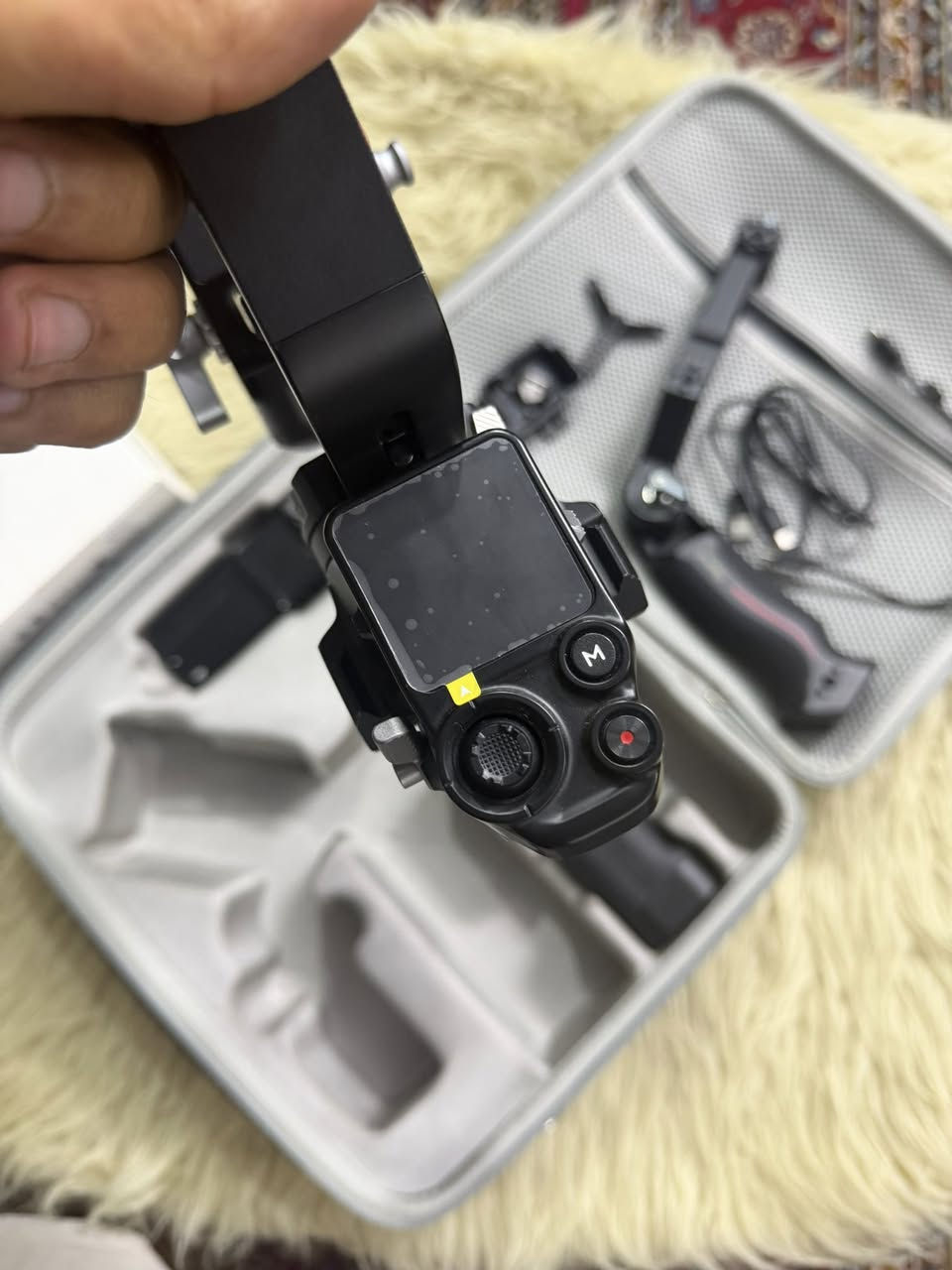 رونين dji rs4
استعمال جداً جداً قليل 

كتلوكات 

وصولات 

جنطه رونين 

قبضه رونين 

توصيل موجود 

***********
