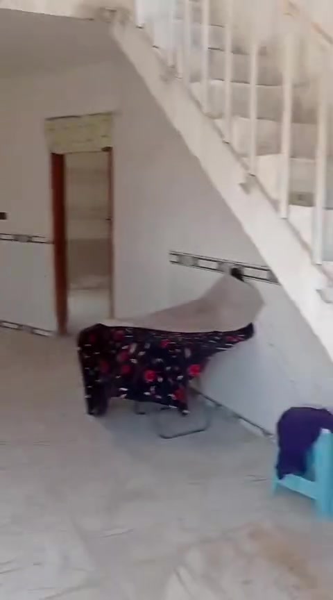 شقه ليجار فوك بيت م١٠٠ غرفتين وصاله ومطبخ و صحيات وطارمه  عنوان سكان صناعي ثالث نزله يم البنزين خانه تصال يجاره ٢٥٠ قفل ***********
