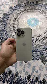 ايفون 15 برو ماكس مكفول من الشخط والتبديل نضافه 100‎%‎ بطاريه 89 وذاكر...