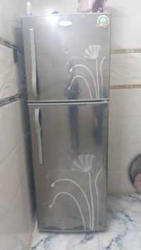 ا السلام عليكم عندي ثلاجه للبيع شغاله بميه نضيفه جدا هذا الرقم 0771098...