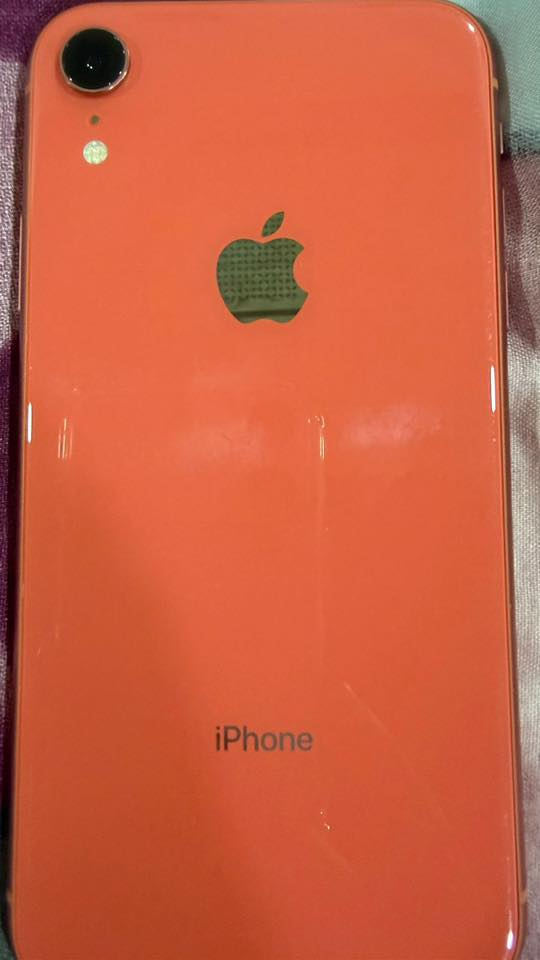السلام عليكم ايفون اكس ار للبيع مبدل شاشة اصلية فقط بصمه الوجه متشتغل بطاريه 83. السعر 170 وبي مجال ***********
