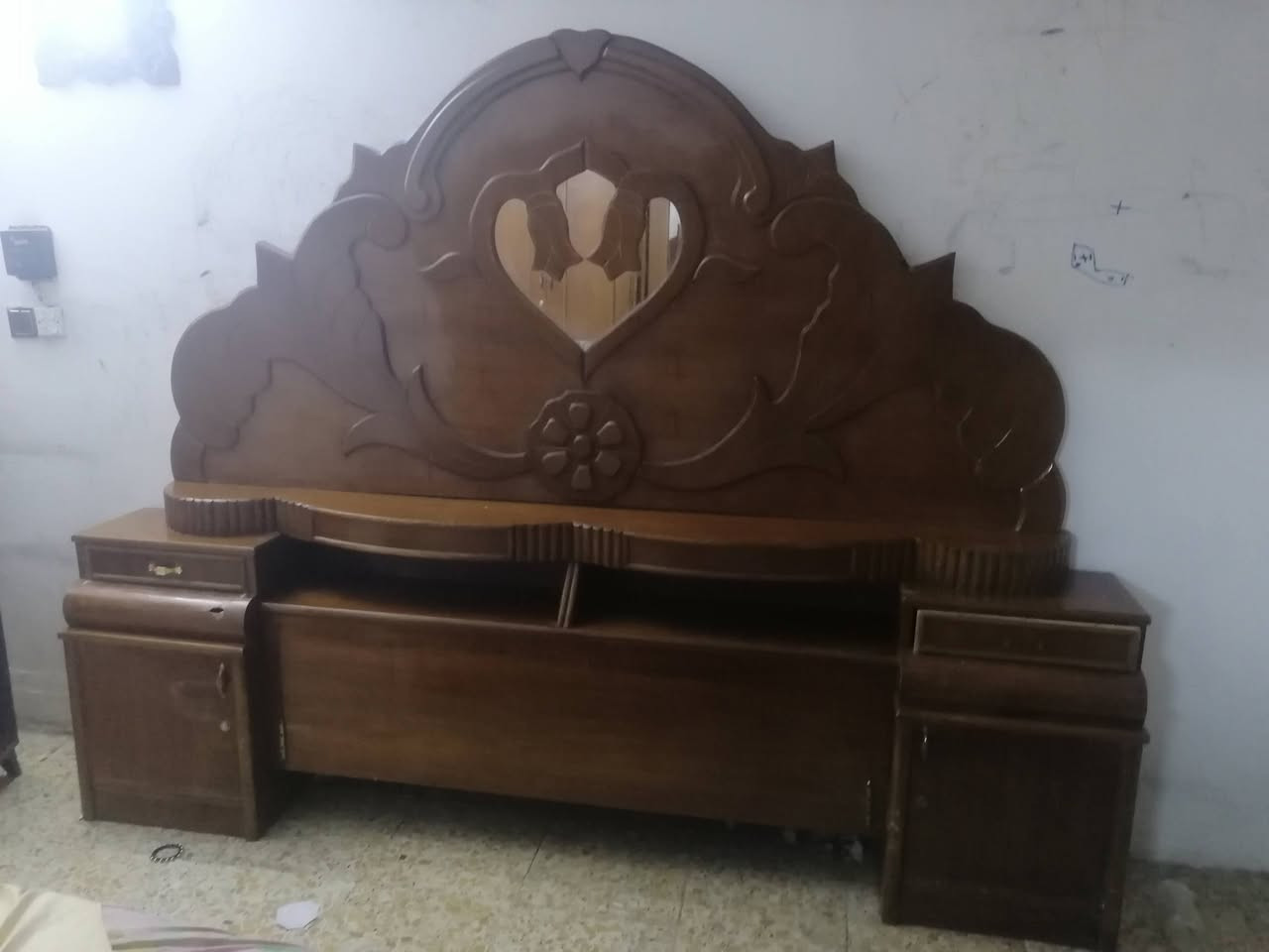 السلام عليكم غرفه صاج للبيع وياه زاويه وسرير السعر 500ألف عنوان الدوره*********** وبيه مجال قليل
