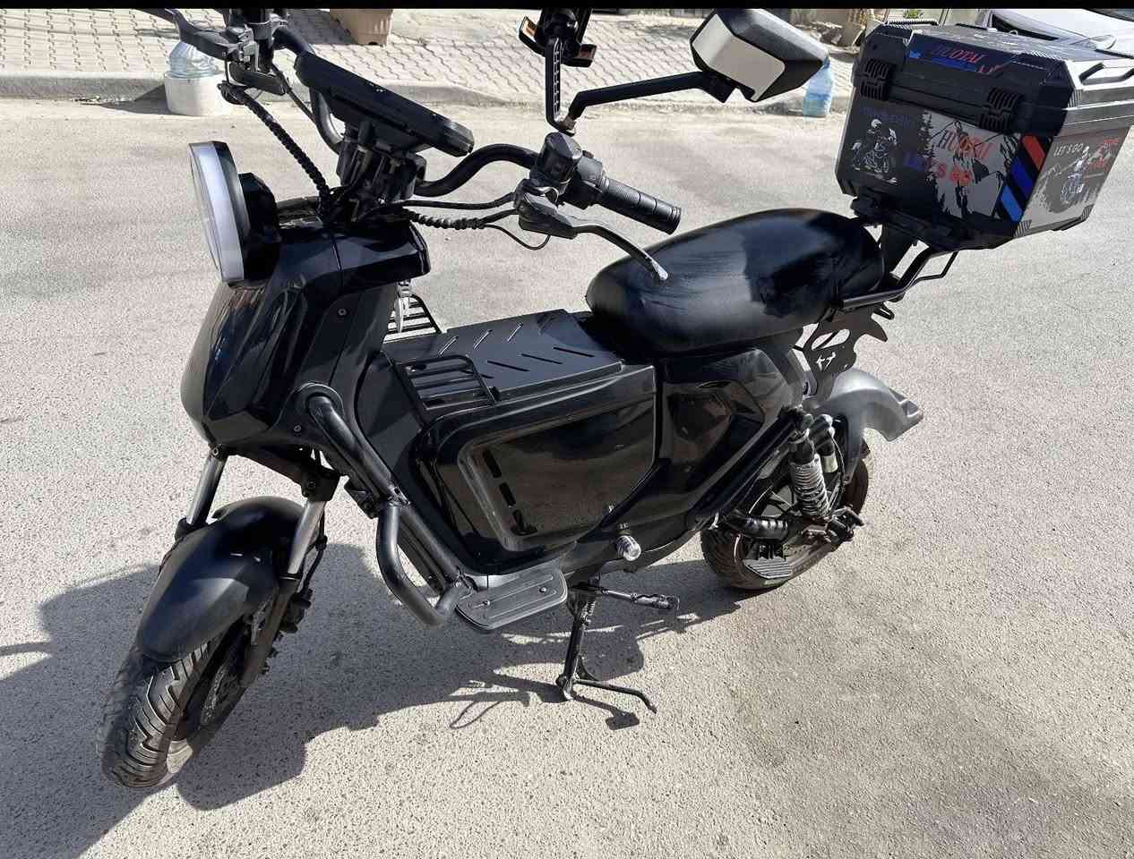 السلام عليكم دراجه شحن نضيفه ماركه نيو المعروفه بطاريه ليثيوم فوسفات الحديد جديده ام الشاشه تمشيك مسافه 70 كيلو ملف 2000 حقيقي السرعه 95  حقيقي شاشه دجتل بيه قفل ستيرن وترجع عل البك دبلات رياضي كشن طبي تايرات حجم الجبير البلاديات مال شركه الأصليه بيه سويج عدد ثنين وبصمه تشغيل عن بعد وجنطه الدراجه مابيه لا عطل ولا نقص خير من الله للمعلومه الدراجه مشتريه بمليون وخمسميه من الشركه رايده مال بيع ب 950 الف وبيه مجال للشراي مكاني بغداد الاعظميه التواصل خاص او على الرقم الهاتف

واتساب / ***********
@إشارة
