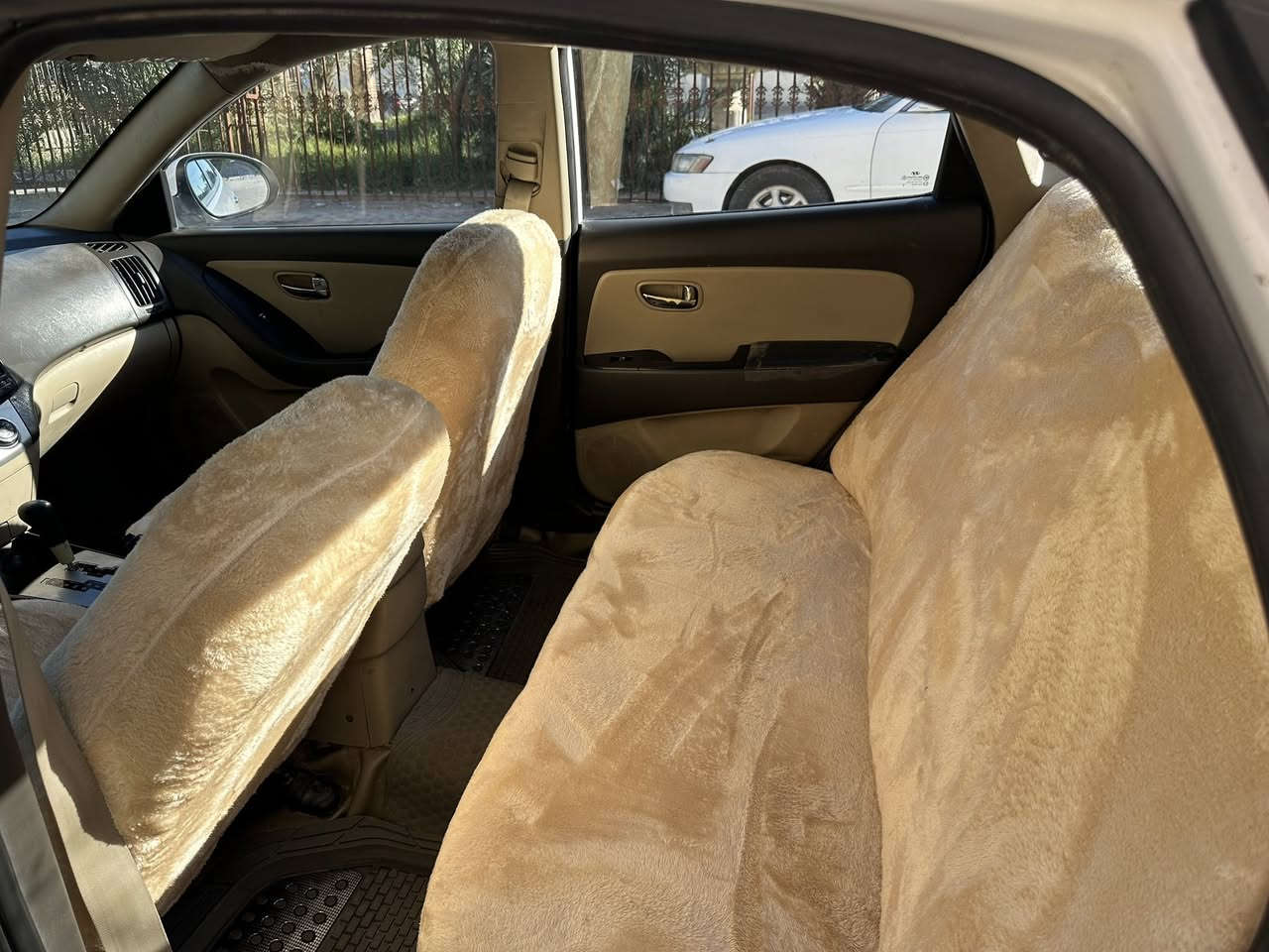 السلام عليكم النتره٢٠١١ السياره حلو ونظيفه  السياره بيها بنيد مبدل وجاملغ بي معجونالسياره نظيفه وحلوه للتصال***********
