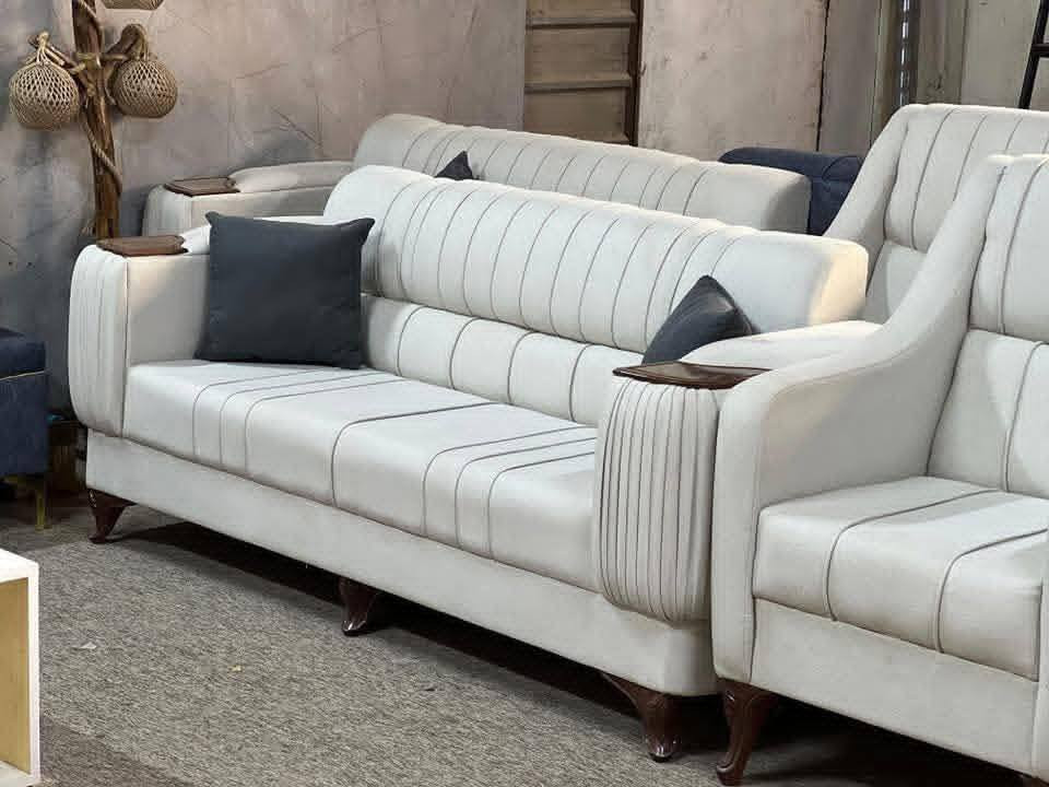 السلام عليكم موجود عندي كل موديلات يوصلك باب البيت وضمان 3سنوات إسفنج مميز اول خشب جام روسي قماش كتان وقديفة تركي 
***********
