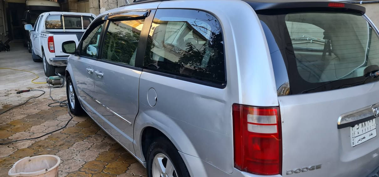 دوج ٧ راكب ٢٠١٠ كلين ٠محرك ٣٨٠٠ بيبان كهربائيه تايرات جديده صدر محرك نظيفات ١١٥ $***********
