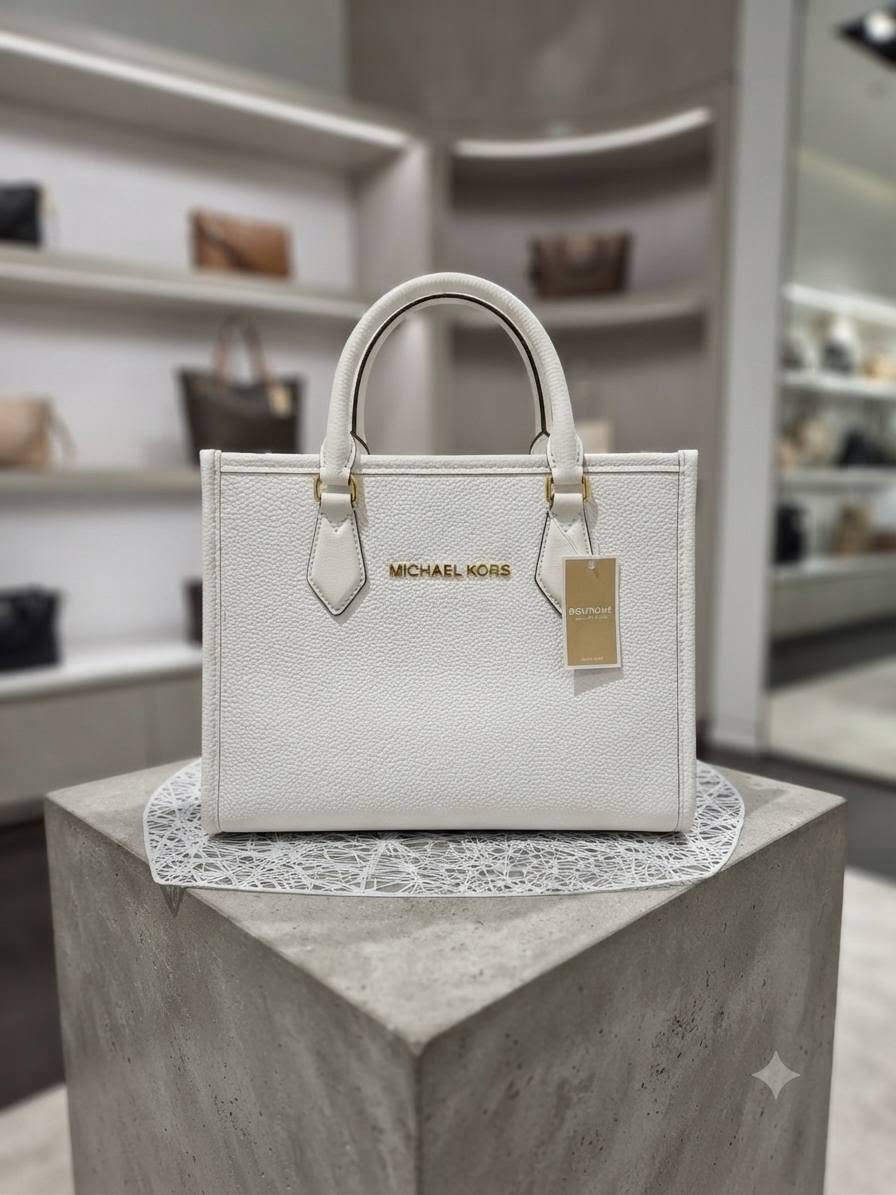 مو بس جنطة.. هاي قطعة تضيف لمسة فخامة لكل إطلالة. 👜✨
​جمالها مو بس بشكلها، الجمال بالتفاصيل اللي تخليها تعيش وياج سنين. خامة (كواليتي) عالية، تشطيب مضبوط، وتصميم يواكب الموضة العالمية، يعني تلبسيها وتطمنين إنّو اختيارج دائماً نخب أول.للطلب واستفسار مراسلتنا خاص او على واتساب 
*********** البصرة, العراق
