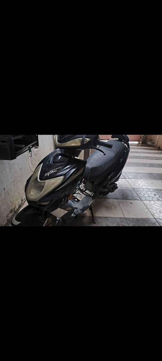 السلام عليكم دراجه سكنز 140 البيع كلشي مابيها خير من الله بس ناريه غسلتها ونكطعت اني ابيعلك على وضعها بيها نقص بسيط كفرات بس رقم الهاتف *********** سعر 100
